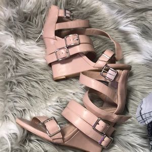 Never worn KENDALL + KYLIE nude wedges!